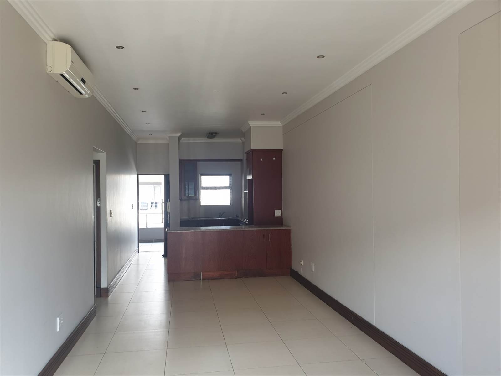 2 Bed Apartment in Umhlanga Rocks photo number 5