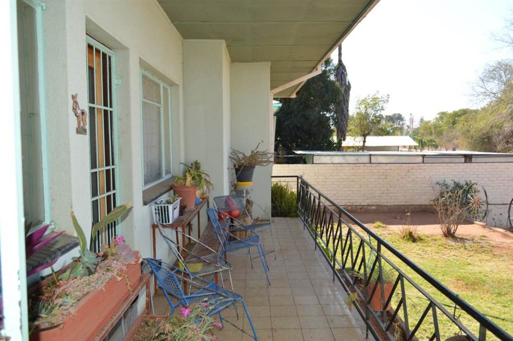 4 Bed House in Upington photo number 2