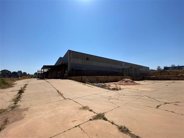 13 000  m² Industrial space