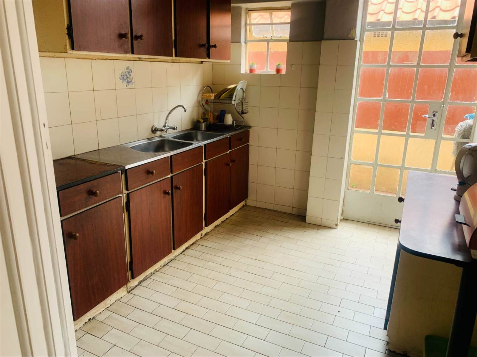 3 Bed Apartment in Yeoville photo number 3