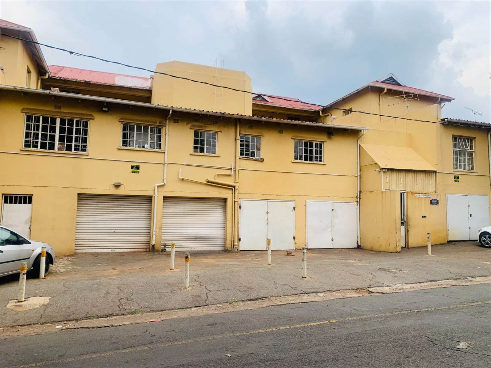 3 Bed Apartment in Yeoville photo number 17