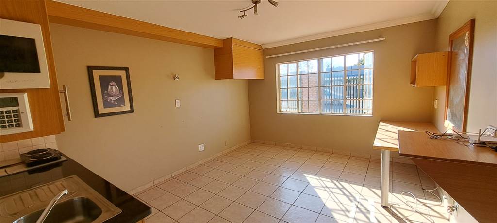 1 Bed Apartment in Rietfontein photo number 3