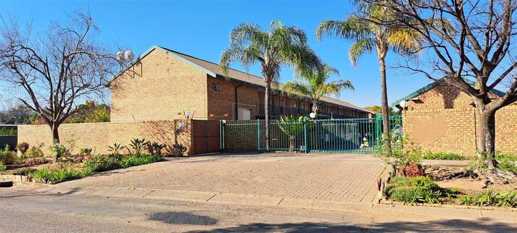 1 Bed Apartment in Rietfontein photo number 1