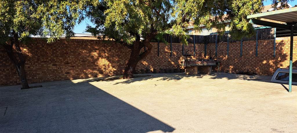 1 Bed Apartment in Rietfontein photo number 19