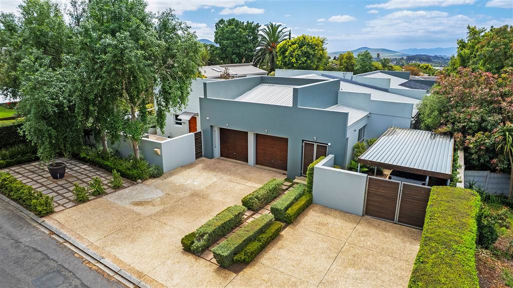 4 Bedroom House 4 Bedroom House