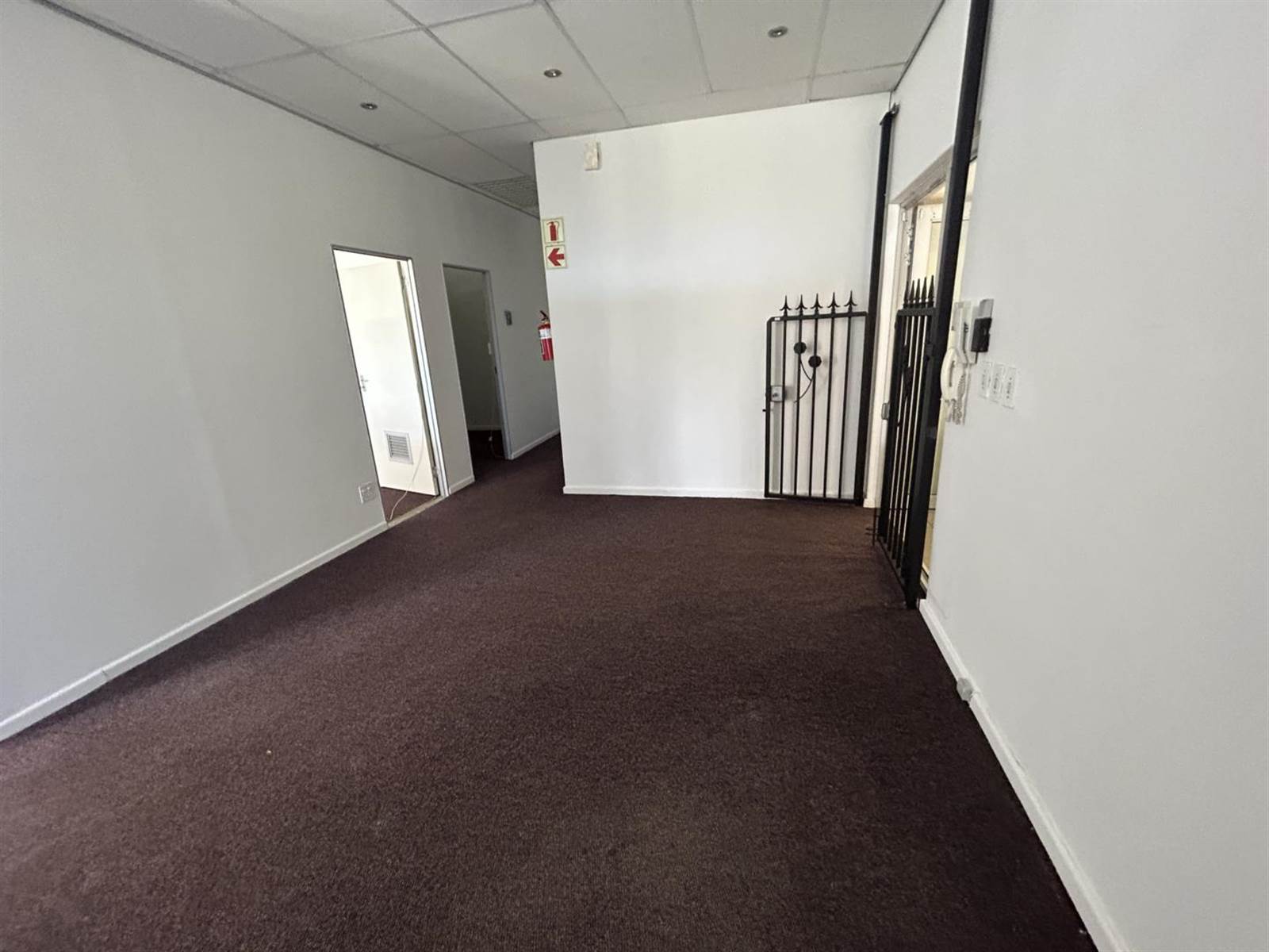 253.71  m² Office Space in Plumstead photo number 10
