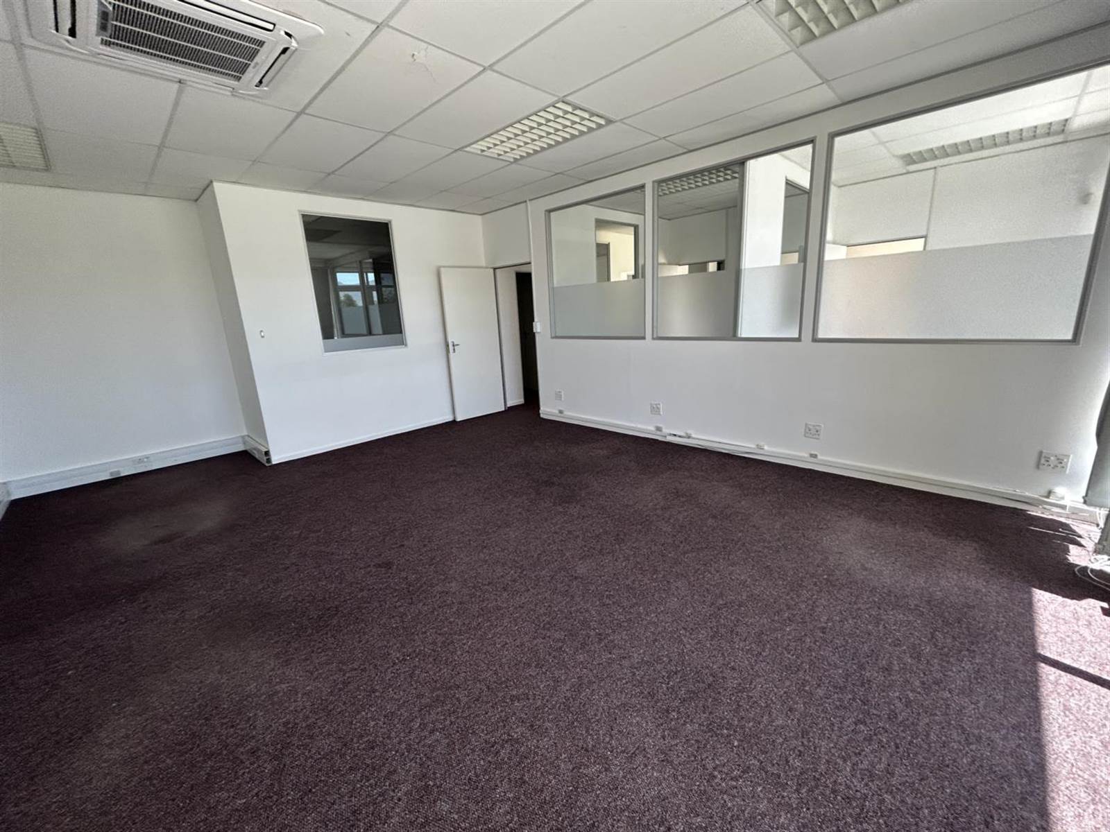 253.71  m² Office Space in Plumstead photo number 4