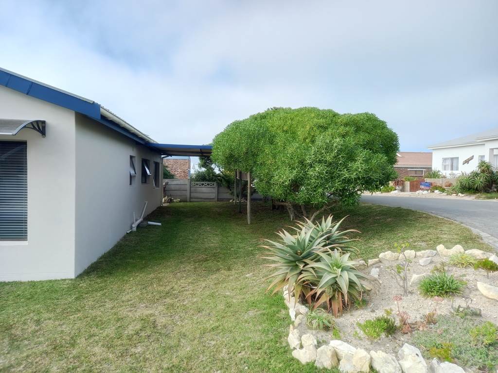 3 Bed House in Struisbaai photo number 27