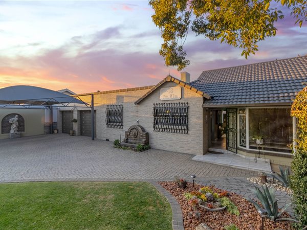 4 Bedroom House 4 Bedroom House