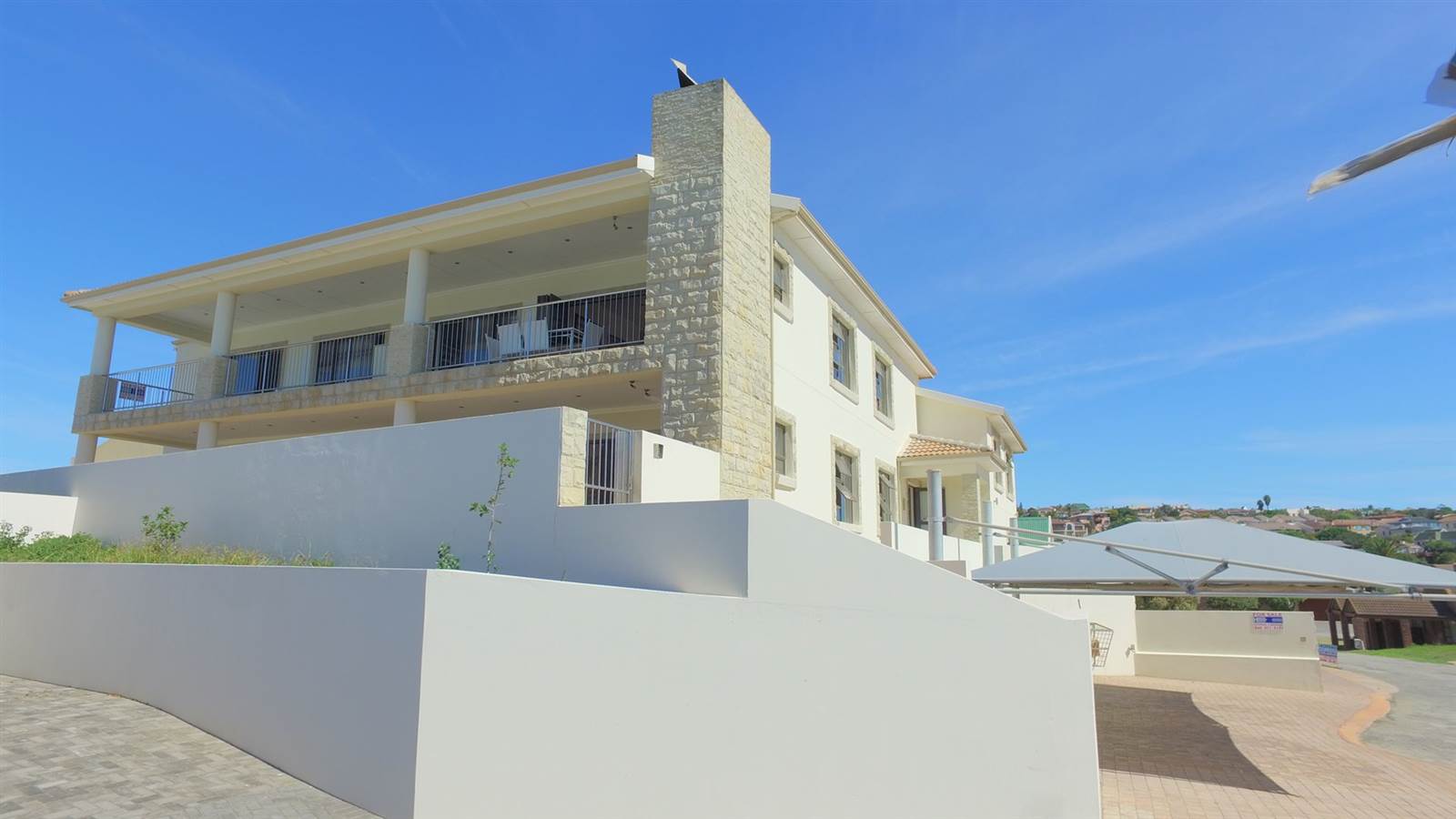 8 Bed House in Jeffreys Bay photo number 3