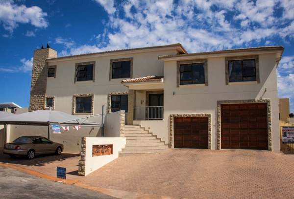 8 Bed House in Jeffreys Bay photo number 21