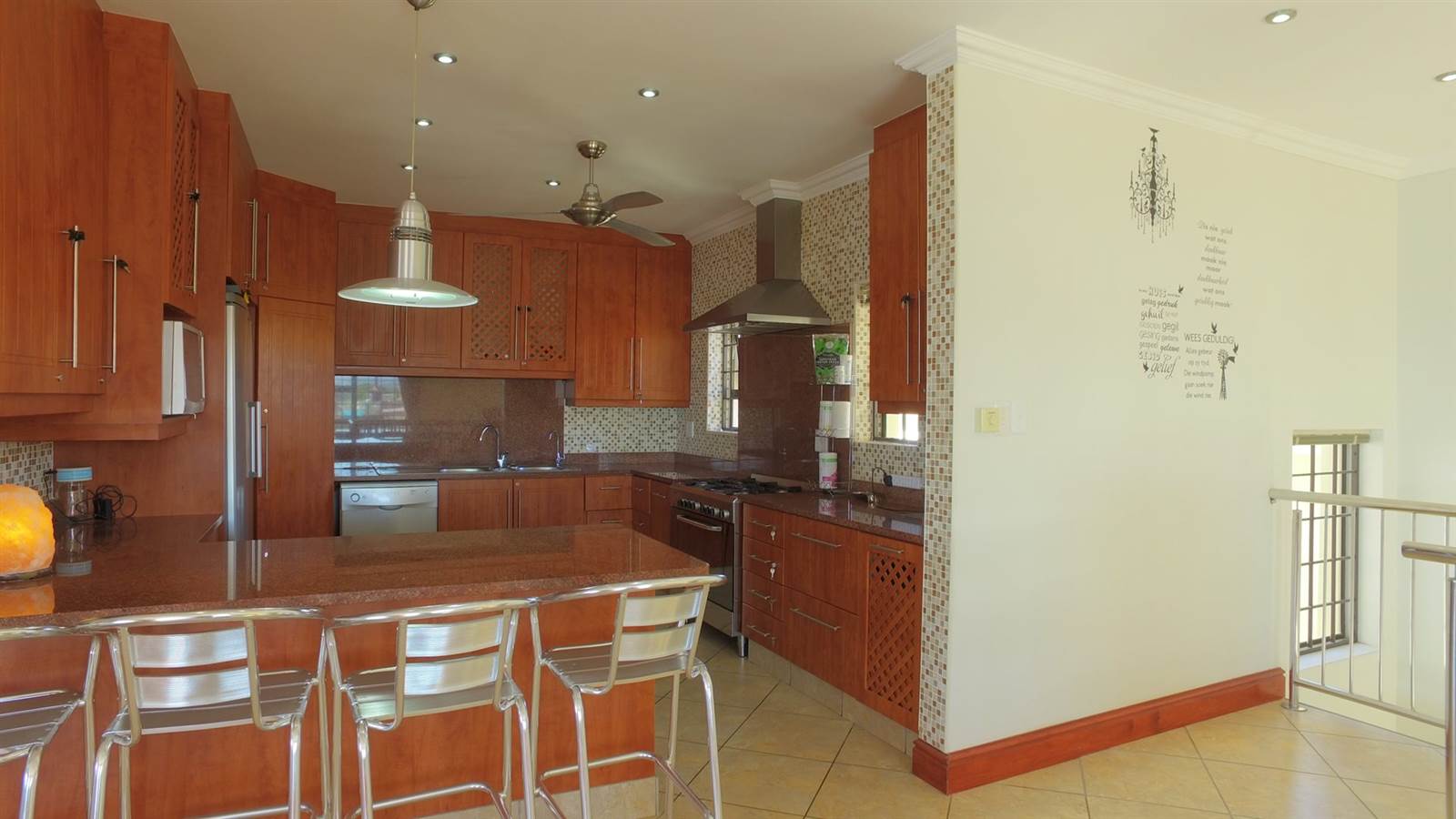 8 Bed House in Jeffreys Bay photo number 14