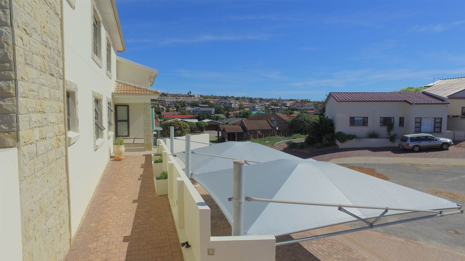 8 Bed House in Jeffreys Bay photo number 19