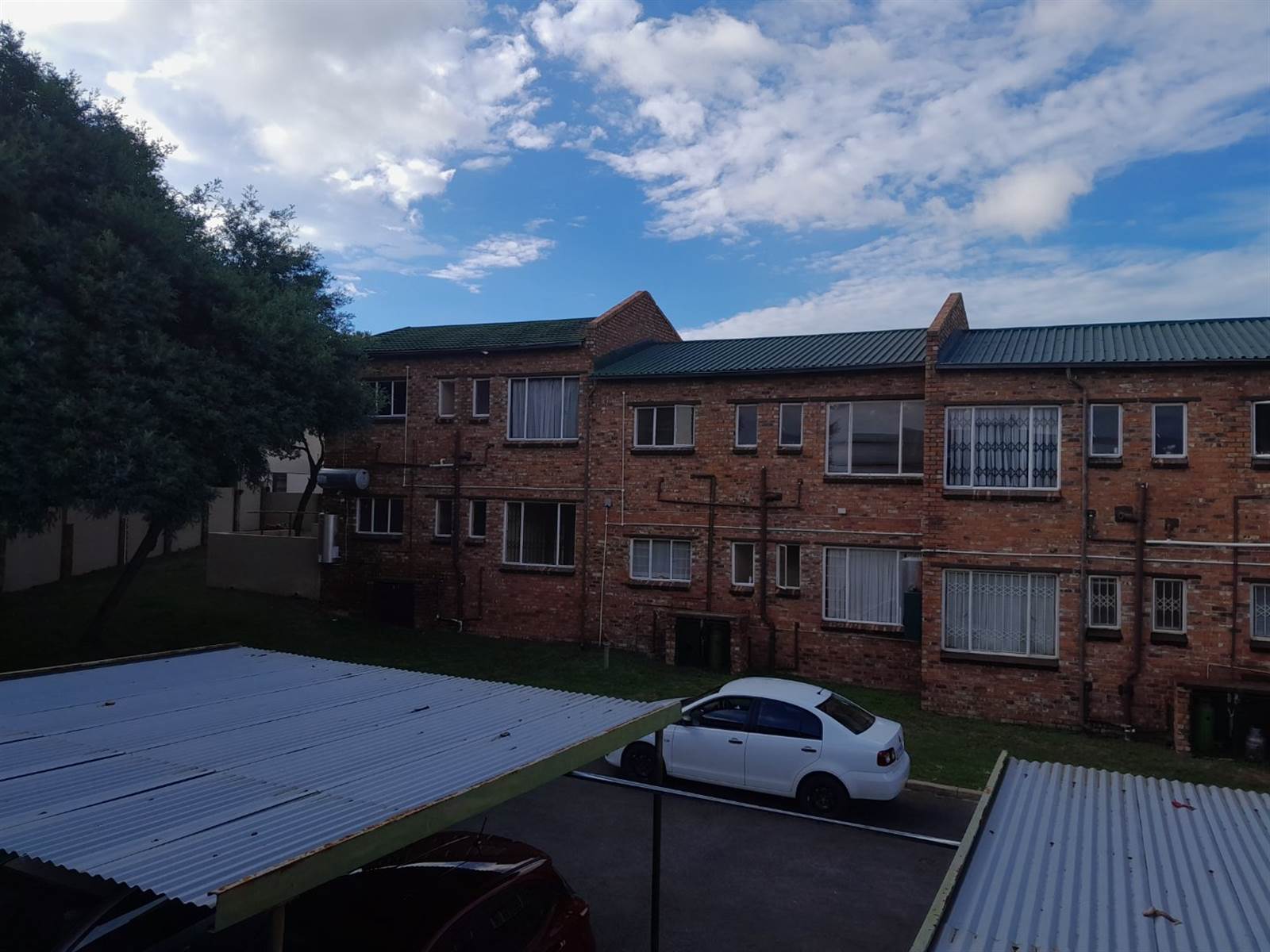 2 Bed Townhouse in Grobler Park photo number 2