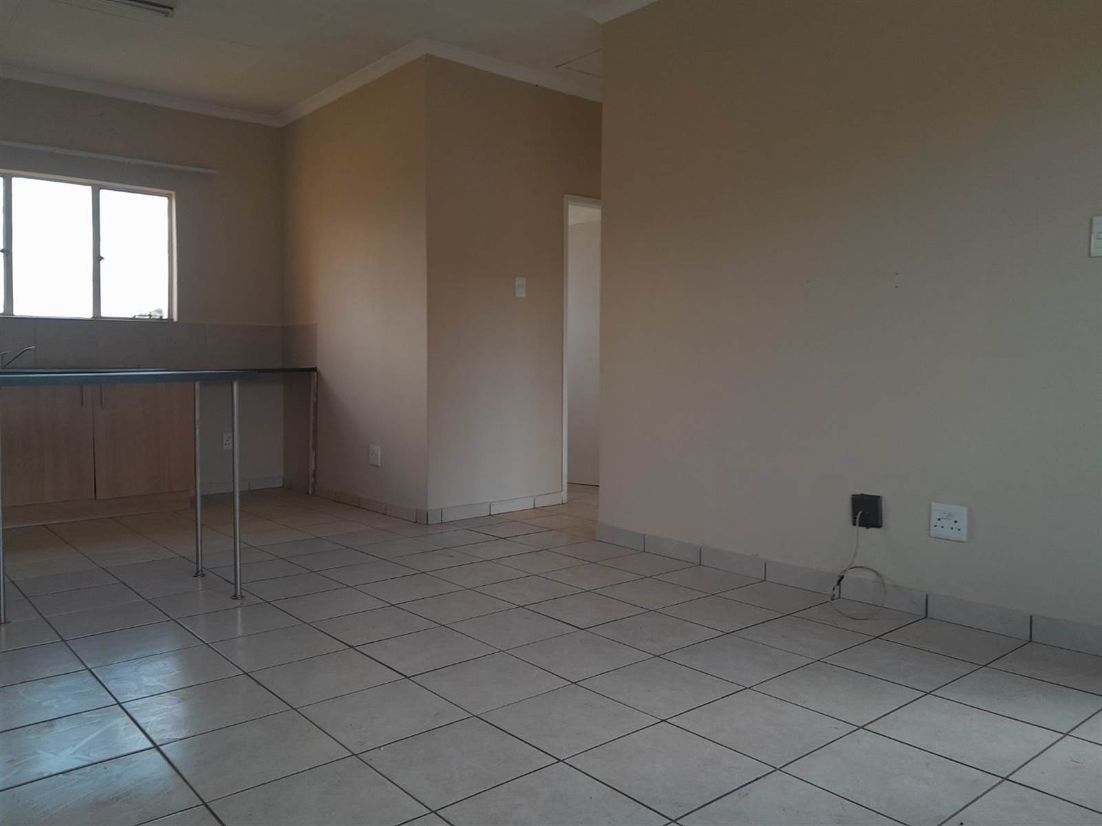 2 Bed Townhouse in Grobler Park photo number 9