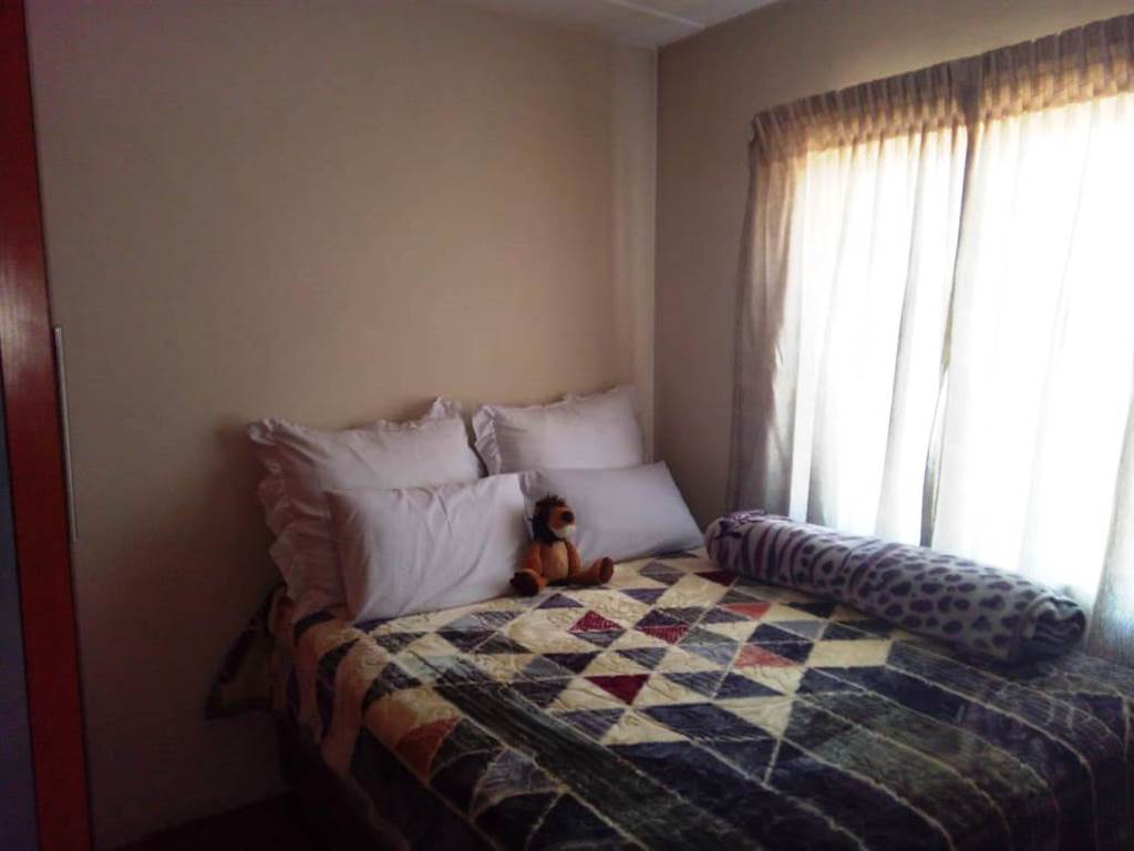 2 Bed Apartment in Jabulani photo number 9