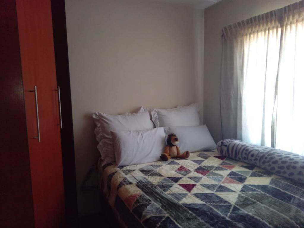 2 Bed Apartment in Jabulani photo number 10