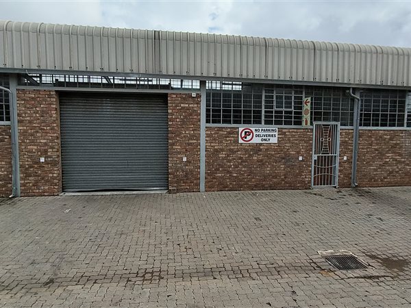 592  m² Commercial space