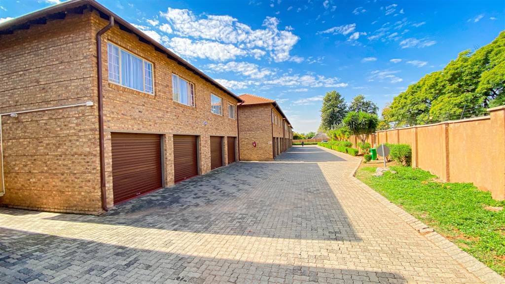 4 Bed House for sale in Theresa Park T4180825 Private Property