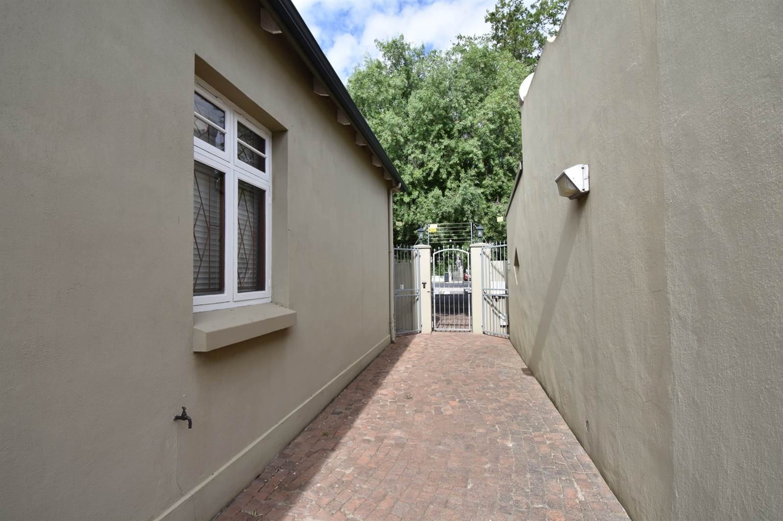 1 Bed Apartment in Paarl photo number 12