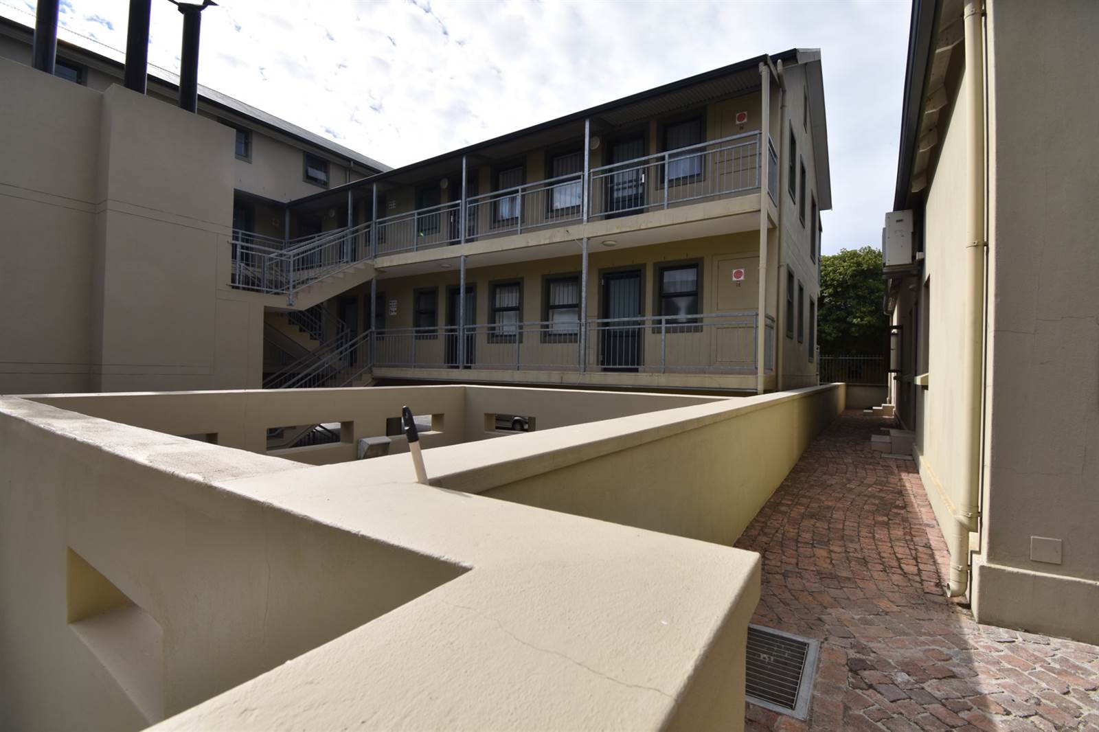 1 Bed Apartment in Paarl photo number 2