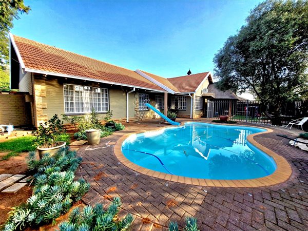 4 Bedroom House 4 Bedroom House