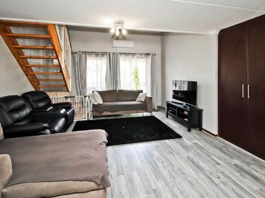 3 Bed Duplex in Sunninghill photo number 5