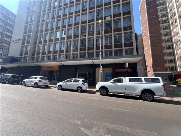 104  m² Commercial space