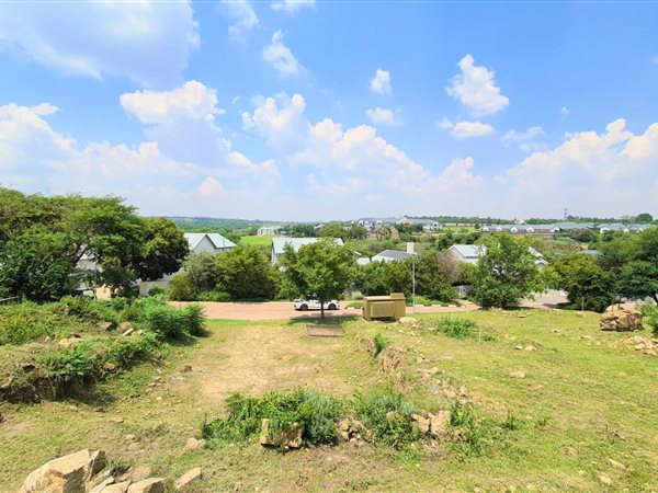 875 m² Land available in Helderfontein Estate