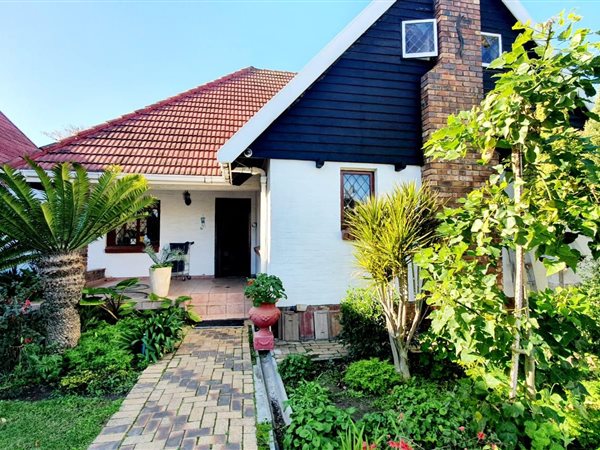 4 Bed House in Strand North