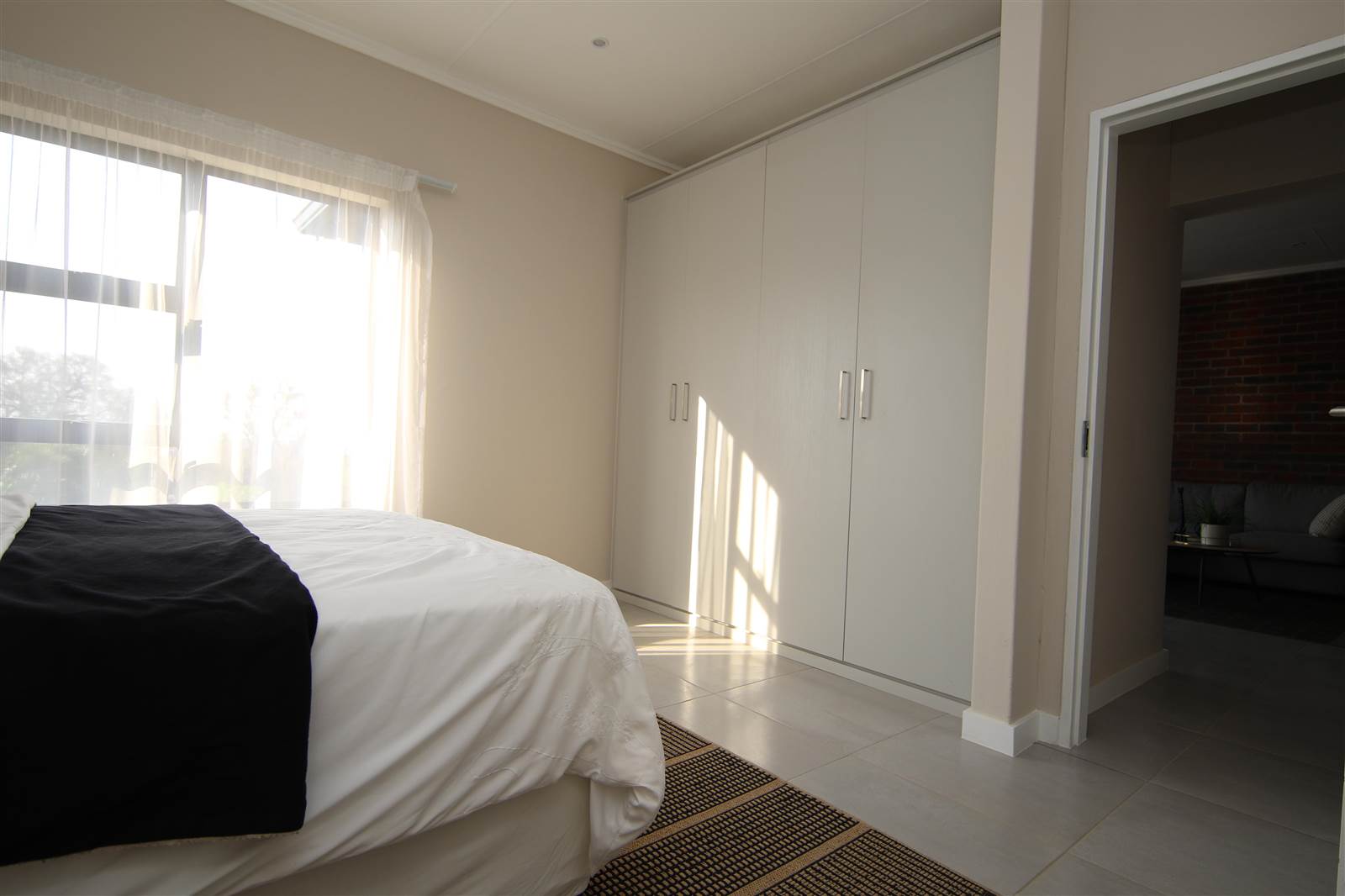 2 Bed Apartment in Craighall Park photo number 15