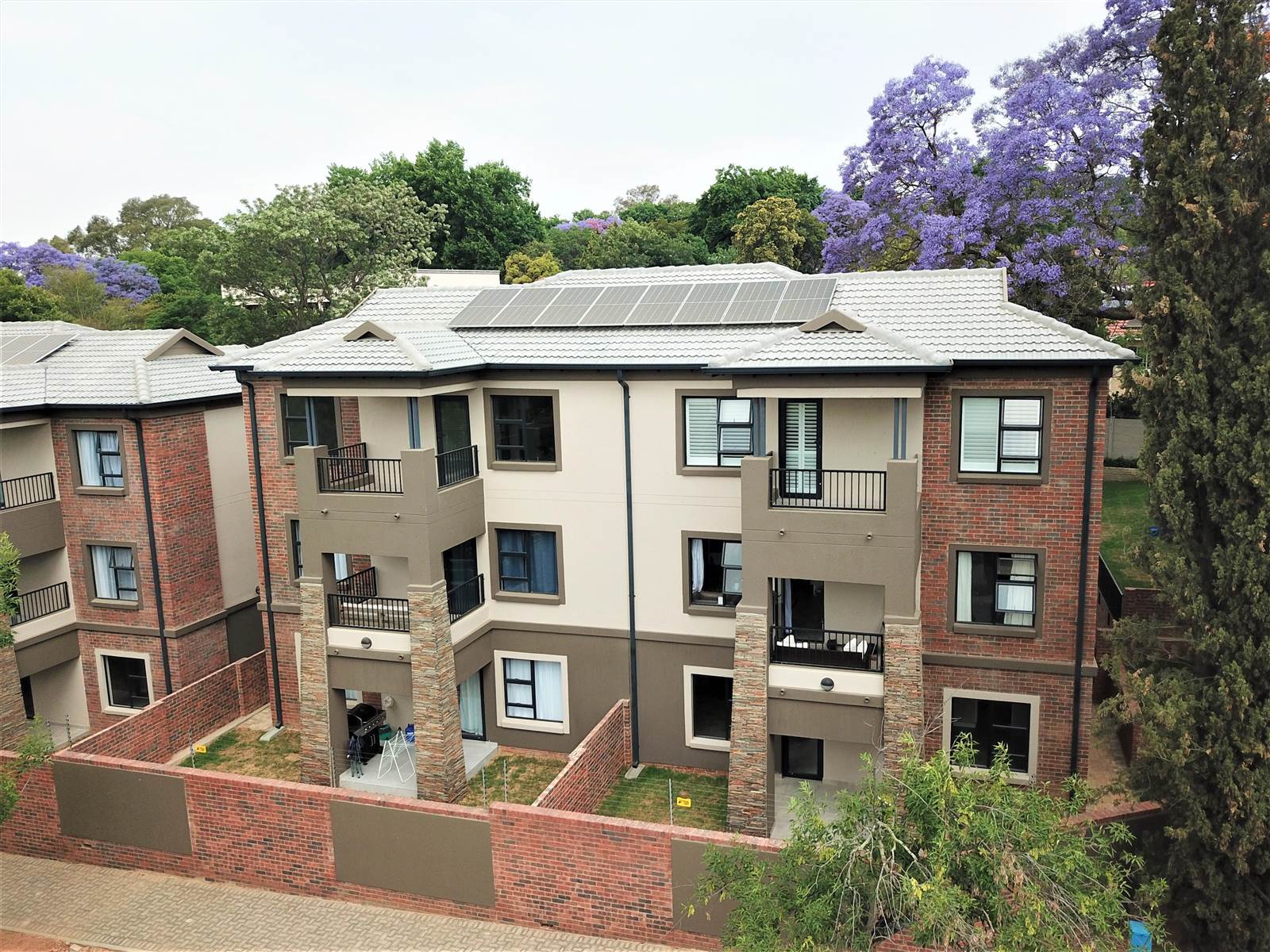 2 Bed Apartment in Craighall Park photo number 1