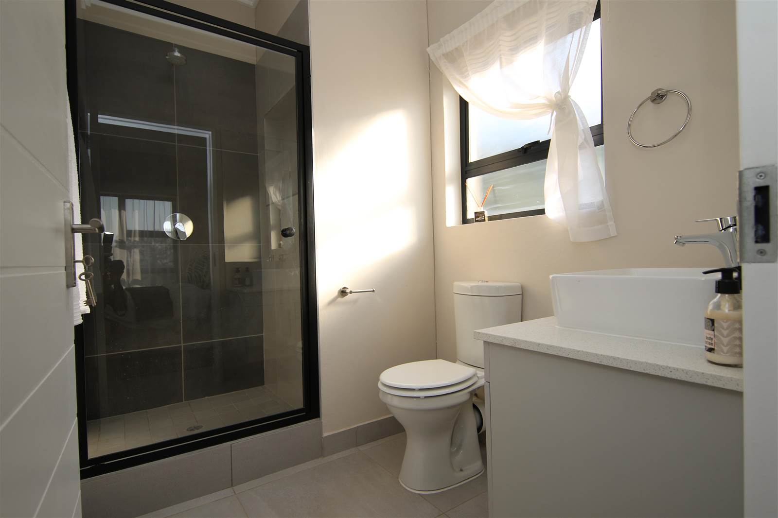 2 Bed Apartment in Craighall Park photo number 14