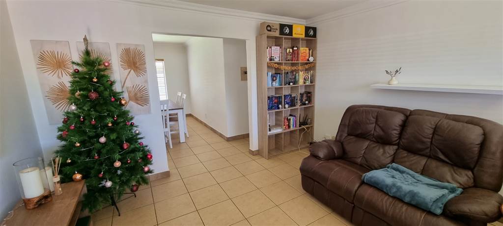 2 Bed Townhouse in Pierre van Ryneveld photo number 8