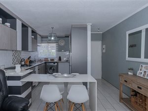 2 Bed Apartment in Marais Steyn Park