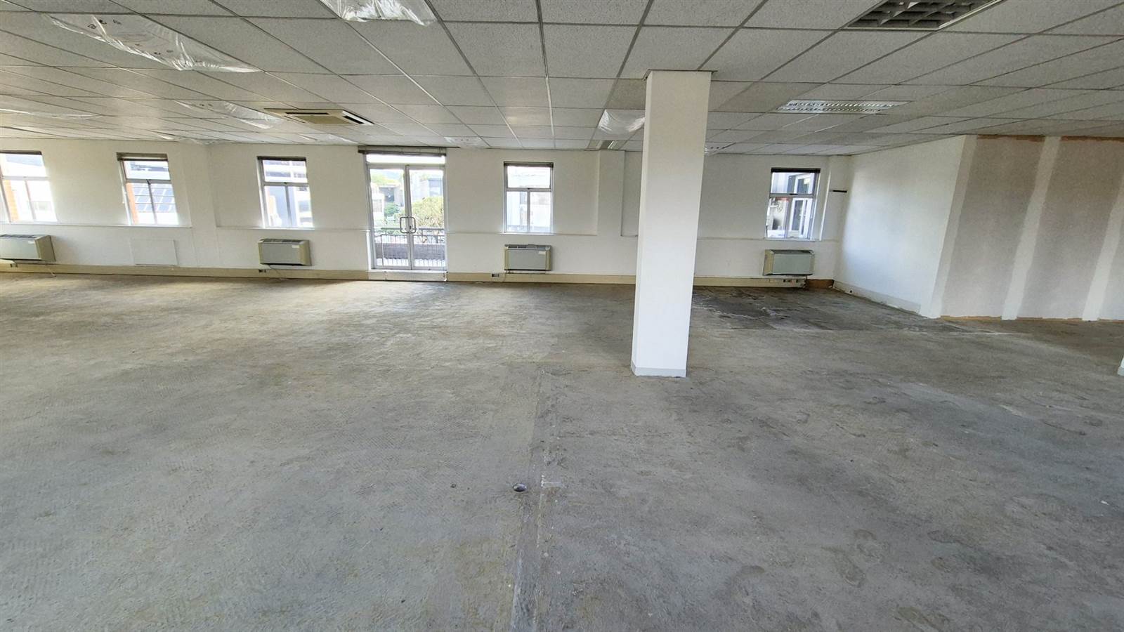317  m² Office Space in Menlyn photo number 9
