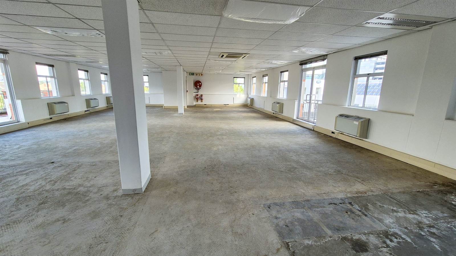 317  m² Office Space in Menlyn photo number 14