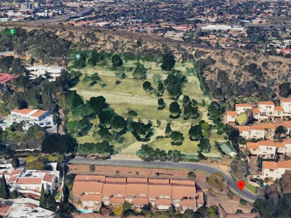 9664 m² Land available in Bedford Park