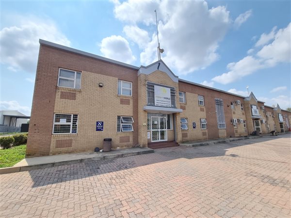 879 m² Industrial space 879 m² Industrial space