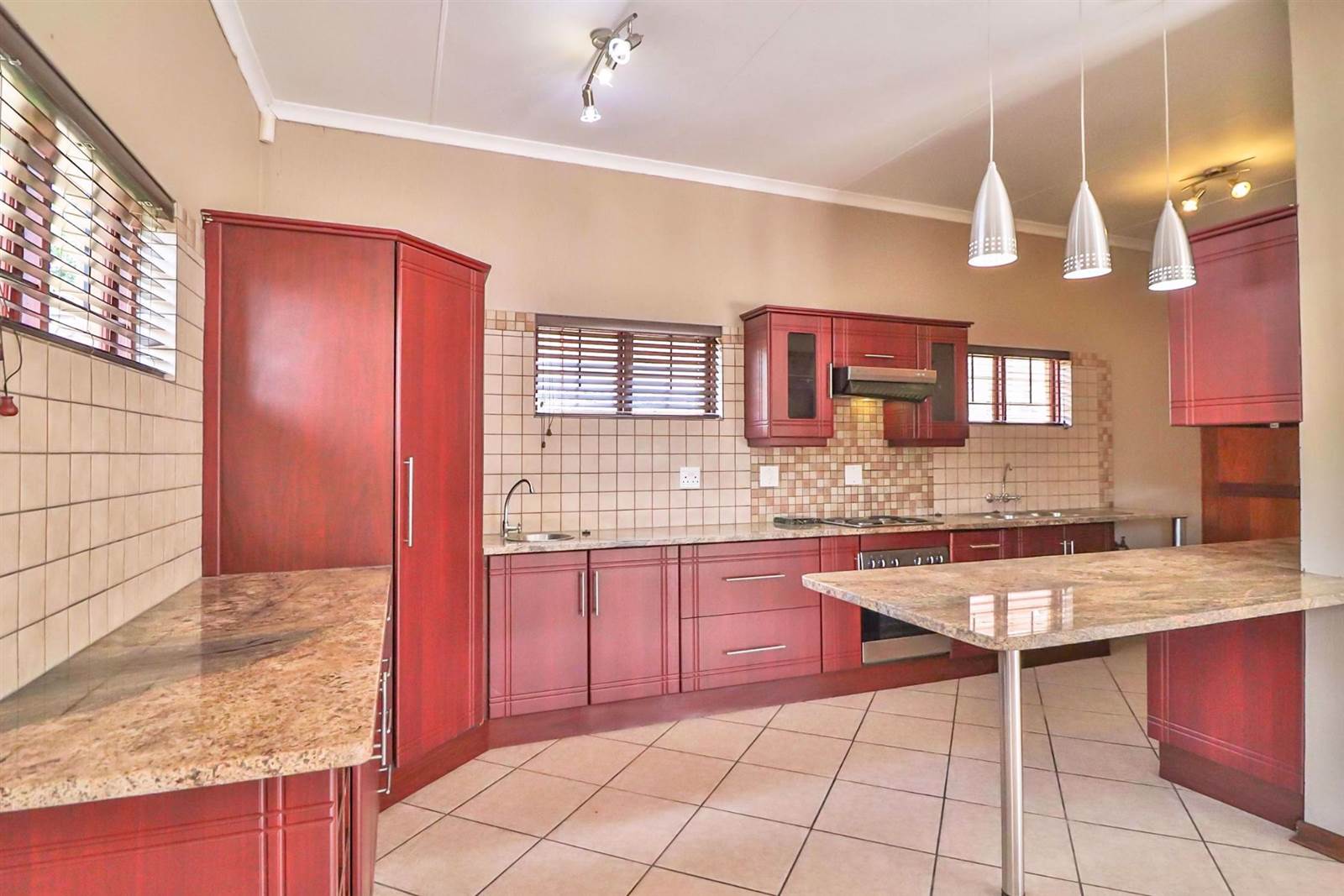 3 Bed House in Nelspruit photo number 4