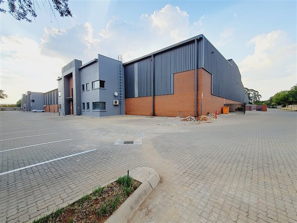 3893  m² Industrial space in Pomona