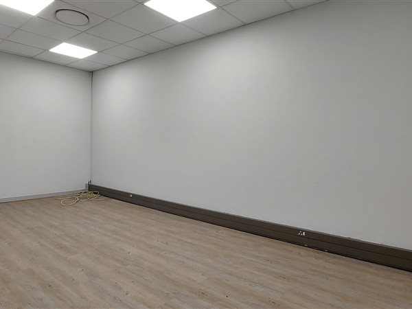 18.4  m² Commercial space