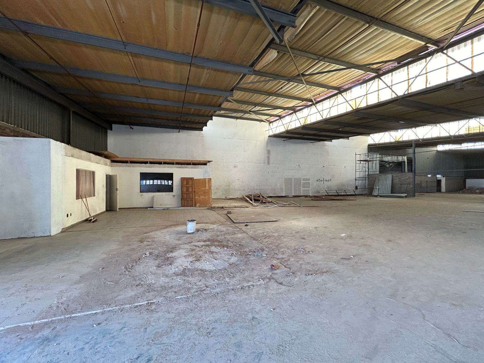 750  m² Industrial space in Spartan photo number 3