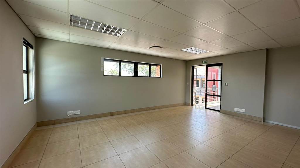 104.8  m² Commercial space in Midstream Estate photo number 5