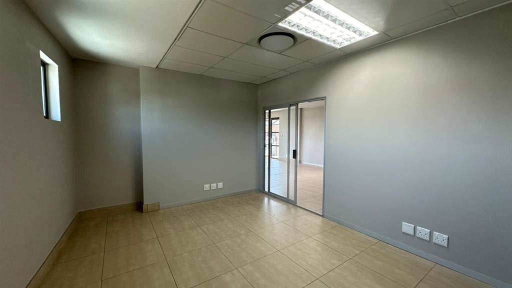 104.8  m² Commercial space in Midstream Estate photo number 8