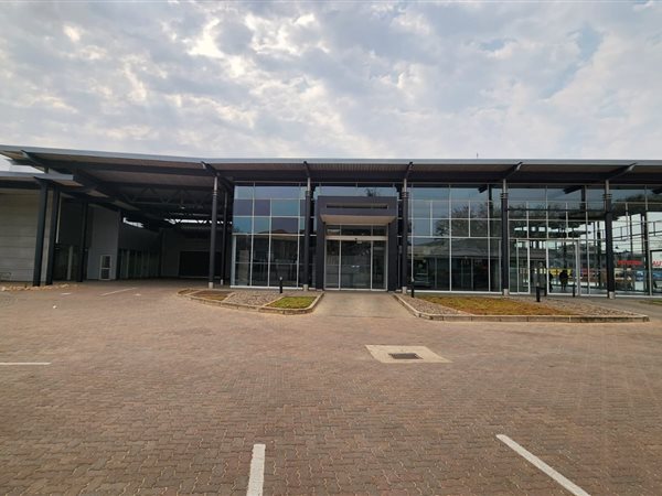 4 560  m² Commercial space