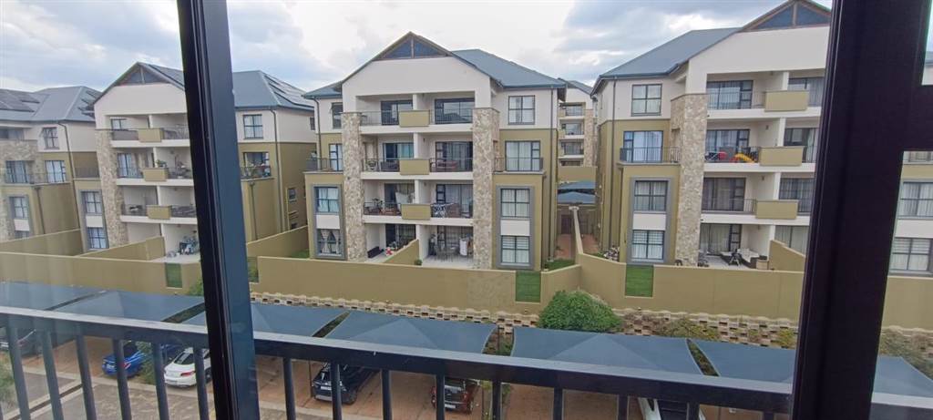 1 Bed Apartment in Jukskei View photo number 1