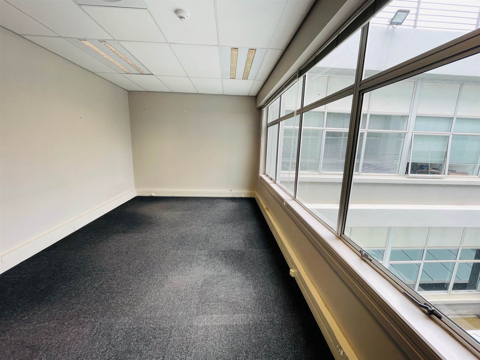 350  m² Commercial space in Sandown photo number 12