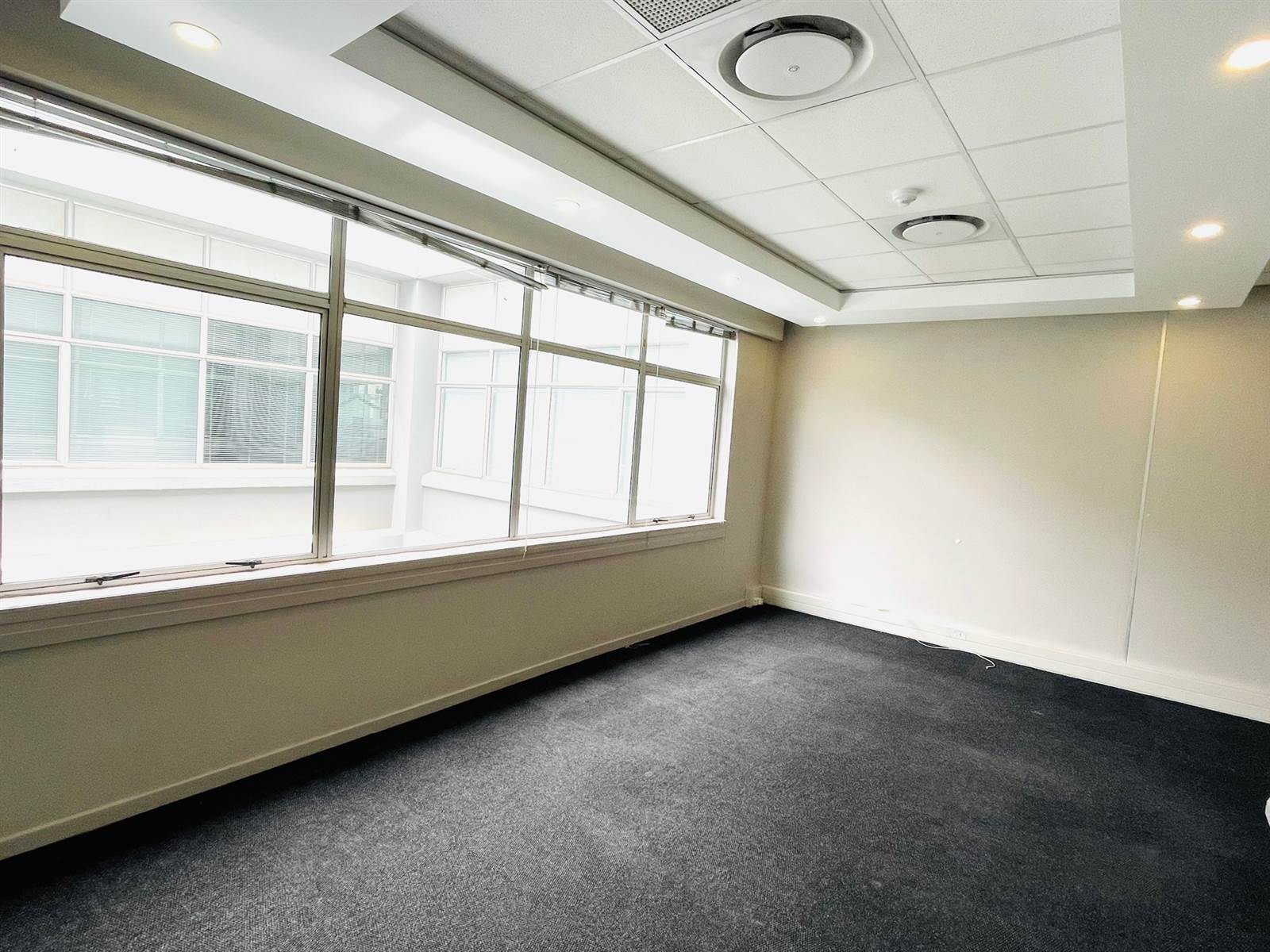 350  m² Commercial space in Sandown photo number 3