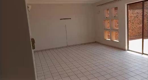 2 Bed Townhouse in Sunward Park photo number 2